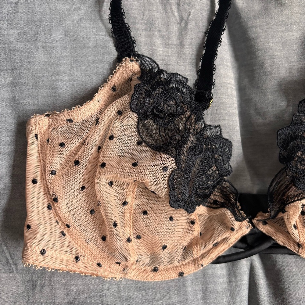 Victoria’s Secret Unlined bra 36C - Picture 2 of 6